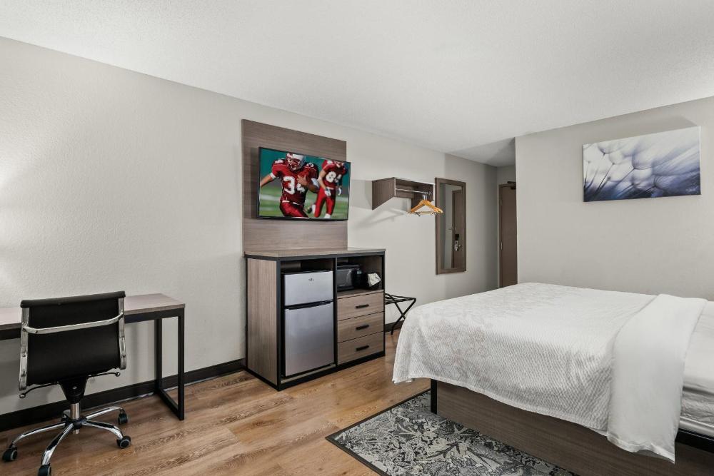 Deluxe King Room Smoke Free interior